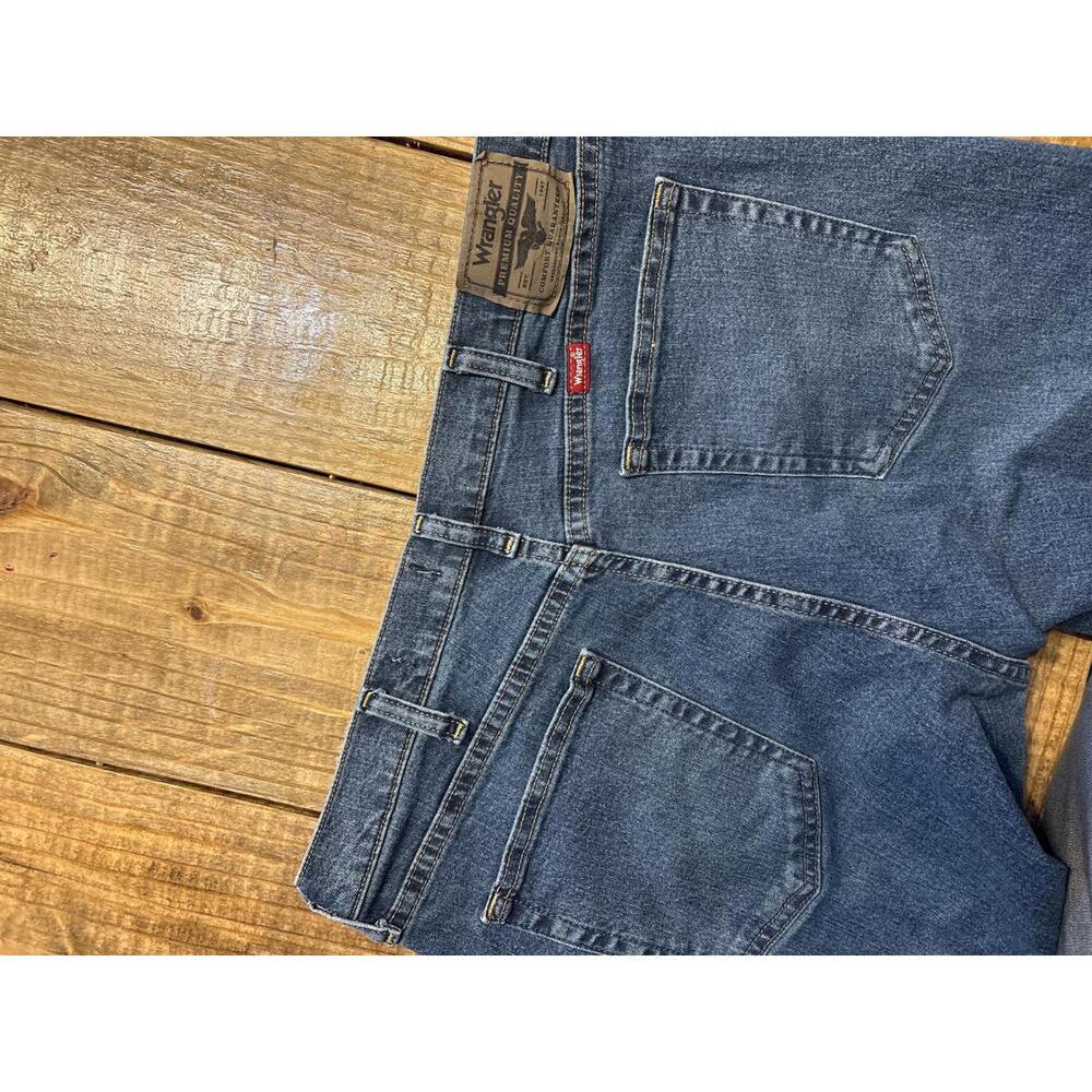 Wrangler Relaxed Fit Blue Denim Jeans Mens 34 30 - Picture 2 of 3